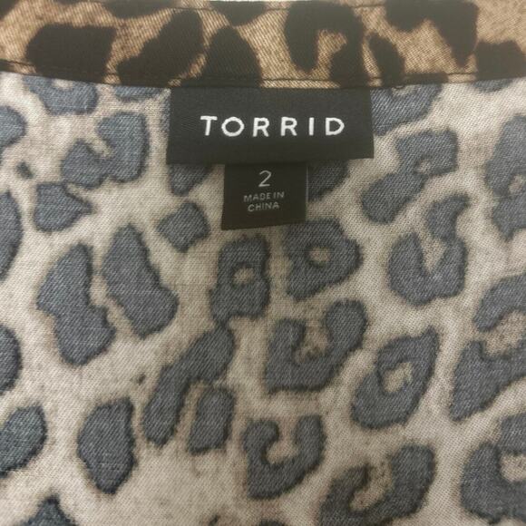 TORRID Challis Leopard Print V Neck Button Front Shark Bite Hem Dress Size 2/2X - Picture 11 of 13